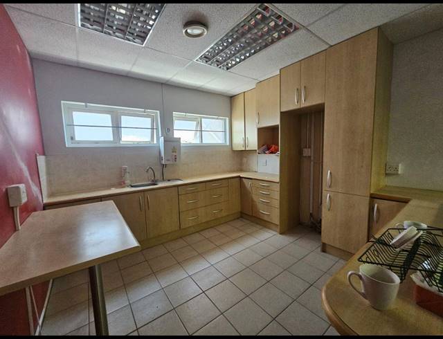 1,510M² WAREHOUSE TO LET IN PAARDEN EILAND